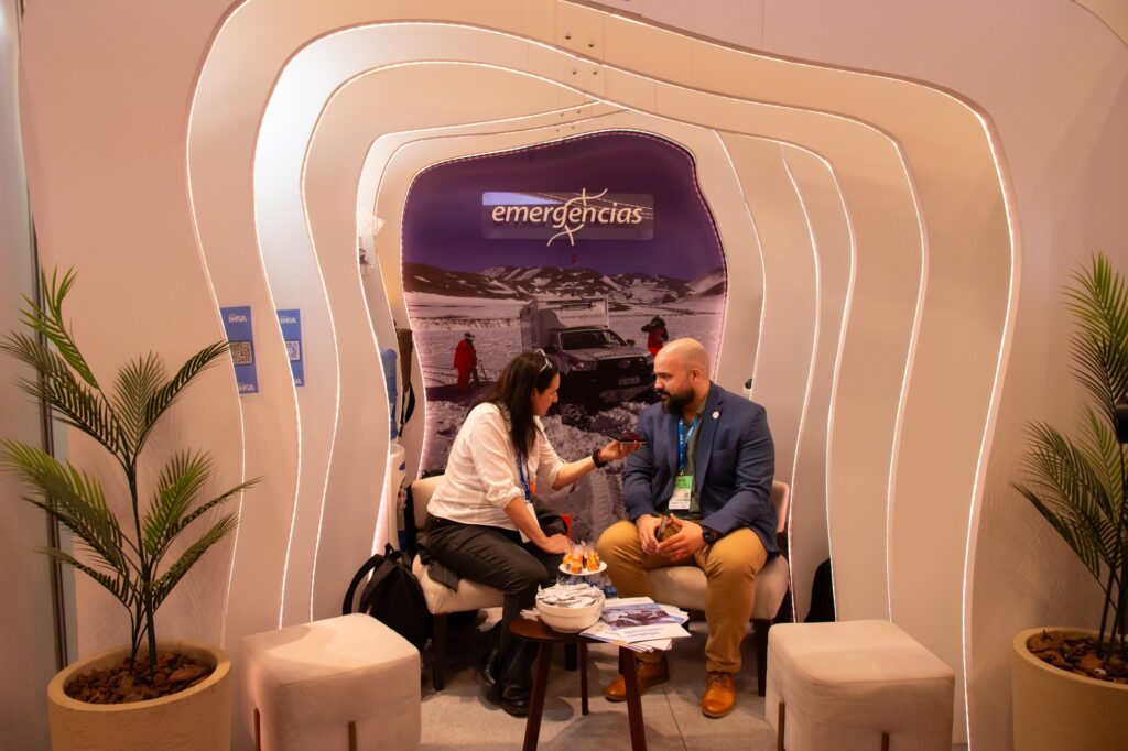 Entrevista en el stand de Emergencias durante Argentina Mining Norte 2026